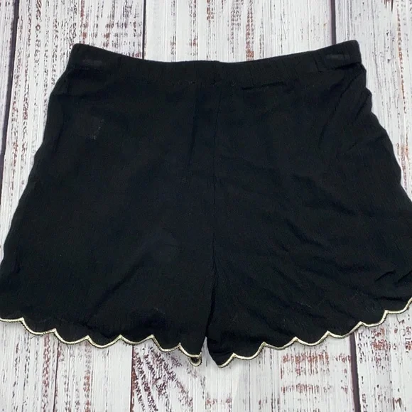 Love Tree black scallop hem shorts size small new without tags - Picture 8 of 8